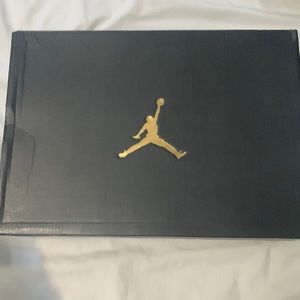 Jordan 1 mid’s hyper royal